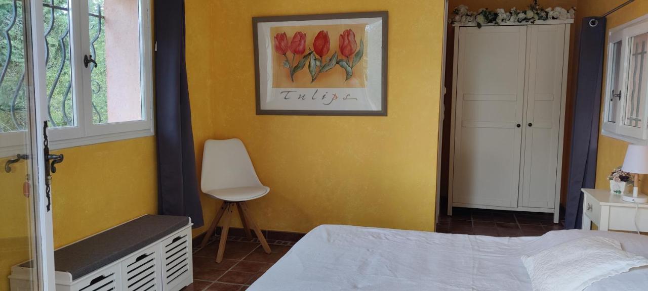 Hotel Sous Les Oliviers à Tourrettes Extérieur photo