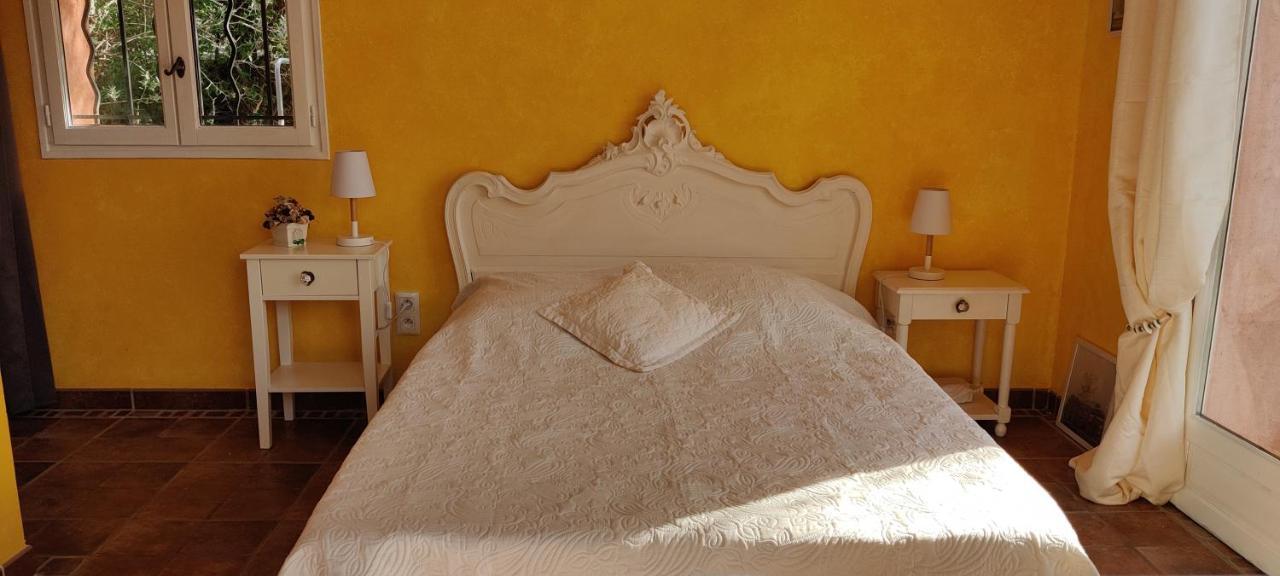 Hotel Sous Les Oliviers à Tourrettes Extérieur photo